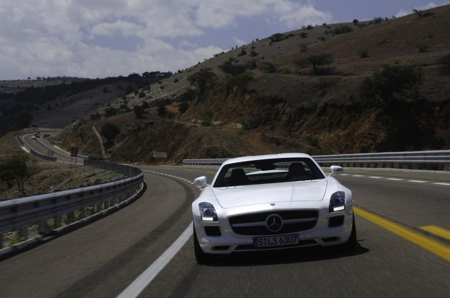  Mercedes-Benz SLS AMG White 2011 года  (фото 27 из 29)